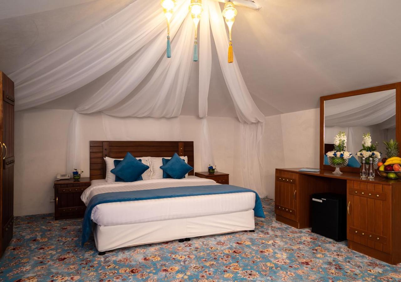 Regency Sealine Camp Glamping
